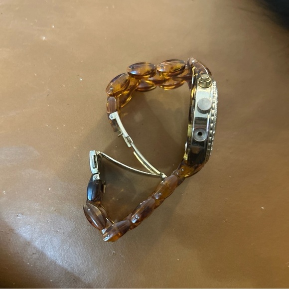 Tortoise gold colored new battery Quality-affordable price. Lightweight durable - Picture 5 of 5